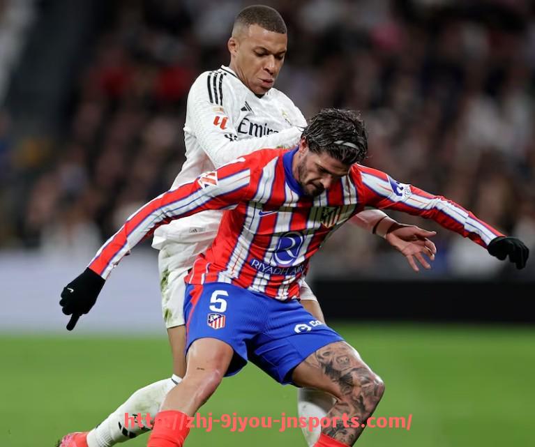 J9九游会登录入口-新赛季意甲各支球队首发阵容预测与战术走向分析